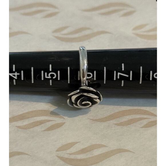 Pre-Owned James Avery Retired Sterling Silver Rose Blossom Ring Size 6 - Picture 3 of 3